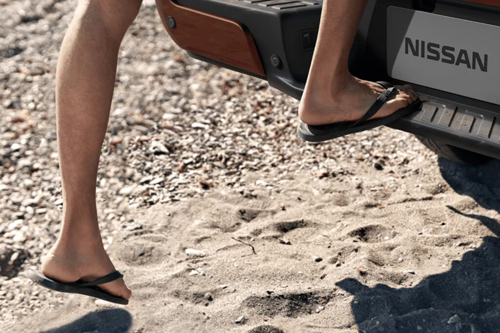 4/4 Integrated Bumper Step