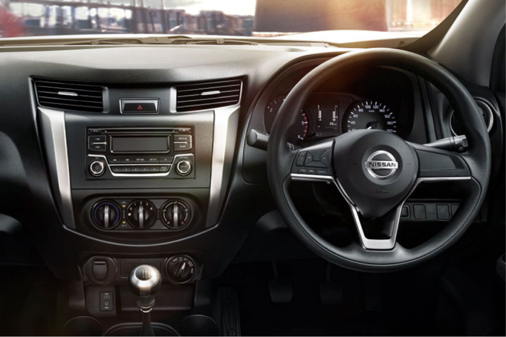 1/4 Well laid-out instrument panel with Multi-Info Display (MID) 