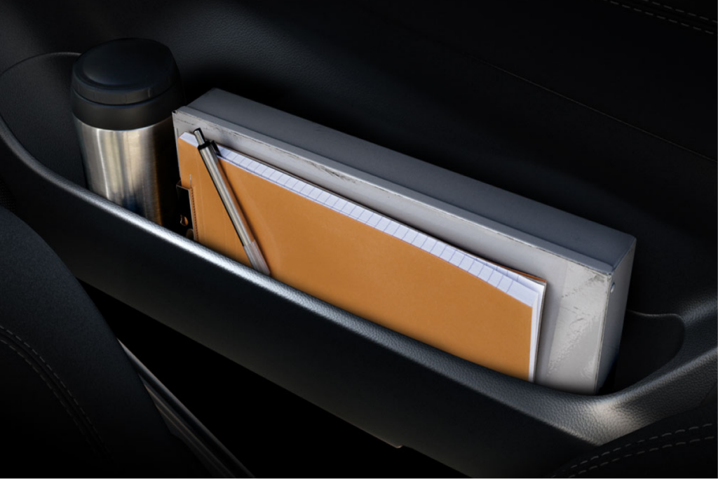 3/4 Deep Glove Compartment