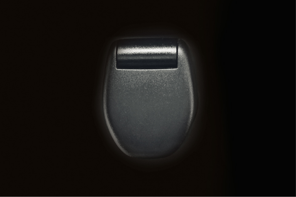4/4 Center Cluster Power Outlet